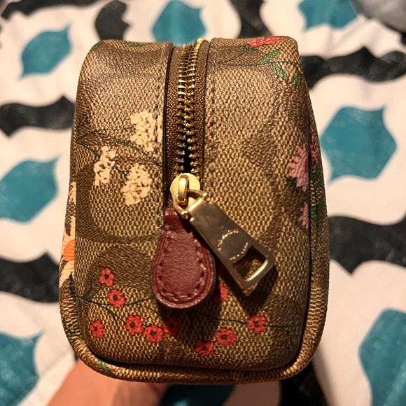 Like-New Authentic Coach bag - Picture 4 of 5